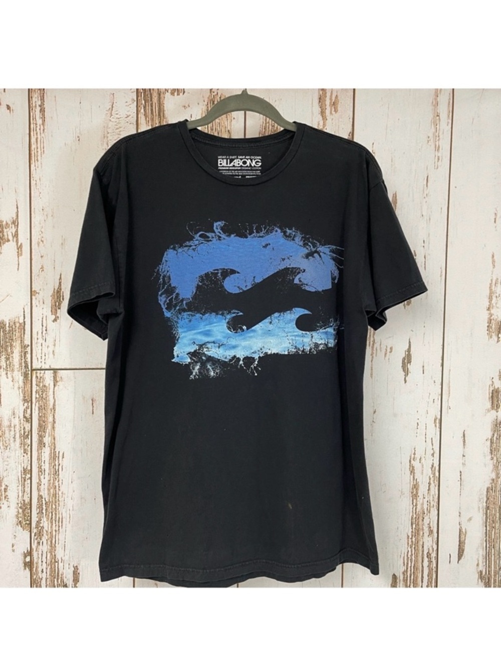 Billabong Wave Graphic T-Shirt. Size Large. In excellent condition!